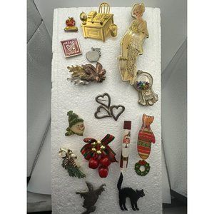 Lot of 16 vintage pins teachers holidays stylish whimsical